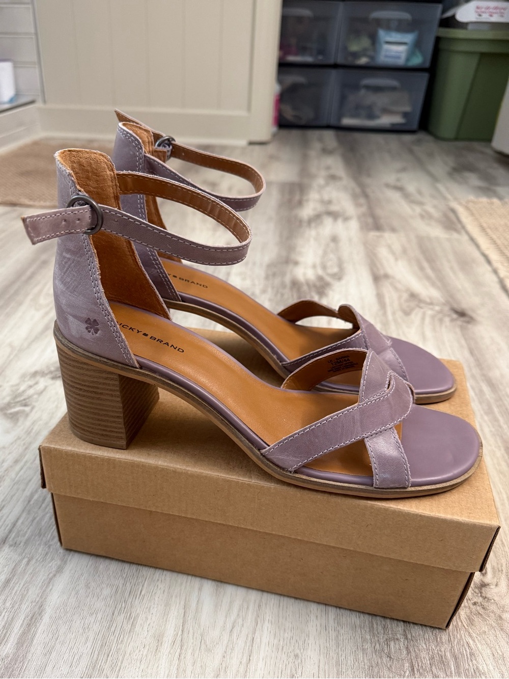Cute Lucky Brand Sandals! size 12